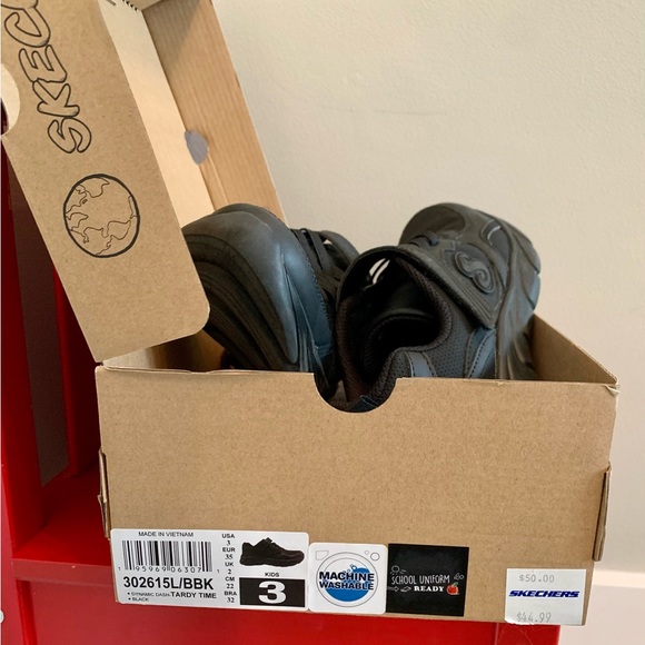 NWOT SKECHERS RUNNING SHOES - Picture 2 of 3